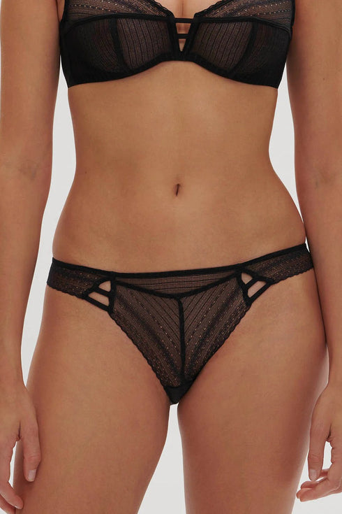 Simone Perele 1D6 Pia Brief